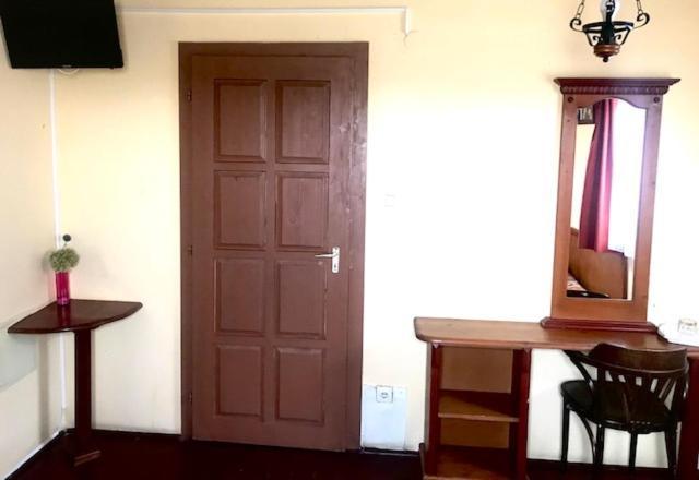 Convoy Panzio Bed & Breakfast Szajol Luaran gambar